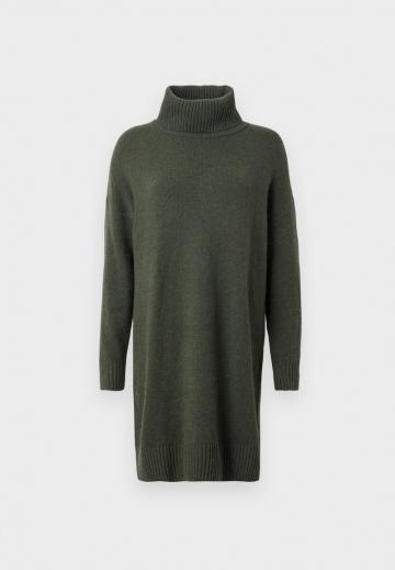 Вязаное платье