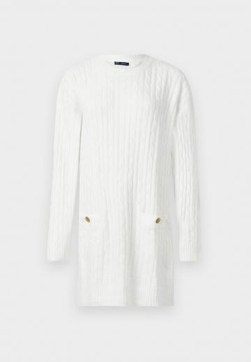 Вязаное платье