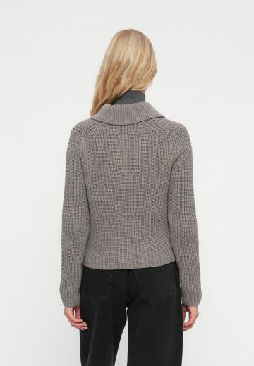 Вязаная кофта