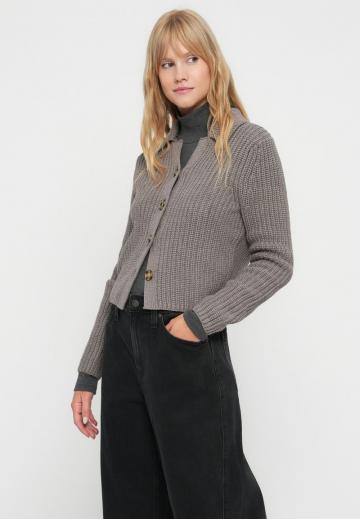 Вязаная кофта