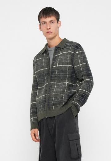 Вязаная кофта