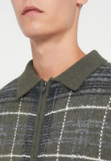 Вязаная кофта