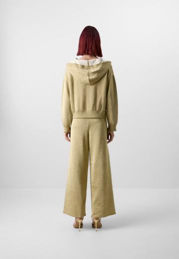 Пуловер с капюшоном