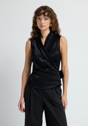 Блузка без рукавов