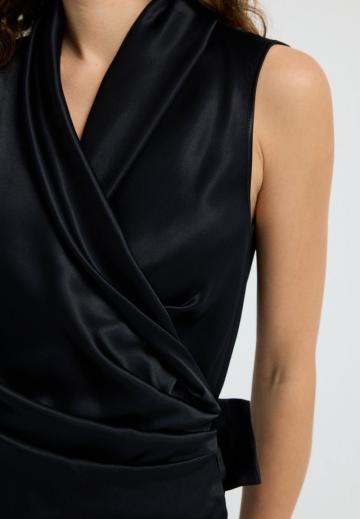 Блузка без рукавов