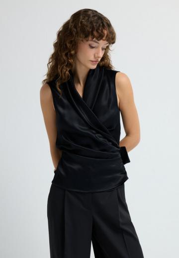 Блузка без рукавов