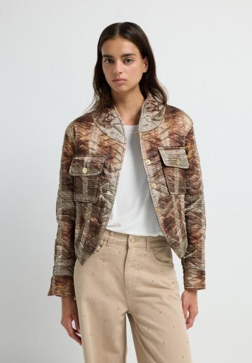 Куртка с накладнымит карманами