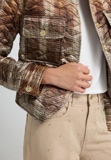 Куртка с накладнымит карманами