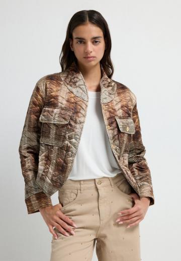 Куртка с накладнымит карманами