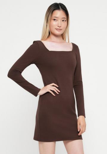 Короткое платье