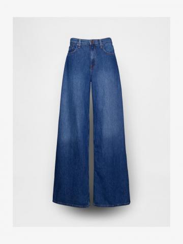 Свободные джинсы