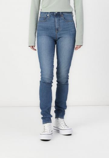 Узкие джинсы