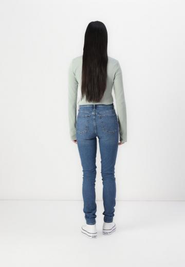 Узкие джинсы