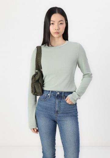 Узкие джинсы