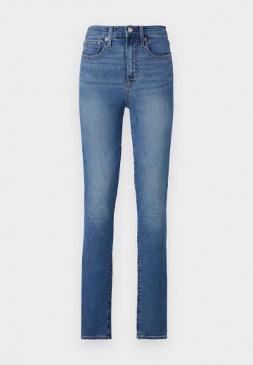 Узкие джинсы