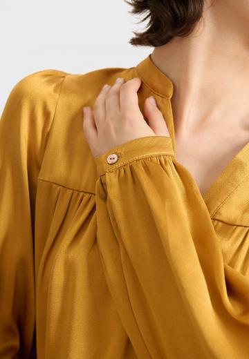 Атласная блузка