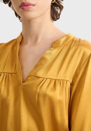 Атласная блузка