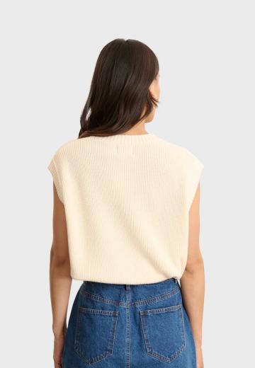 Вязаный жилет