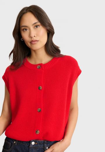 Вязаный жилет