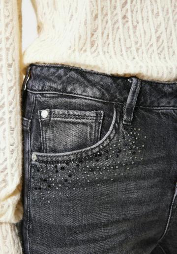 Прямые джинсы