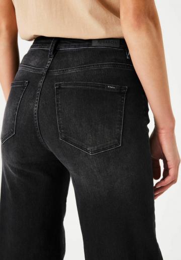 Клешеные джинсы