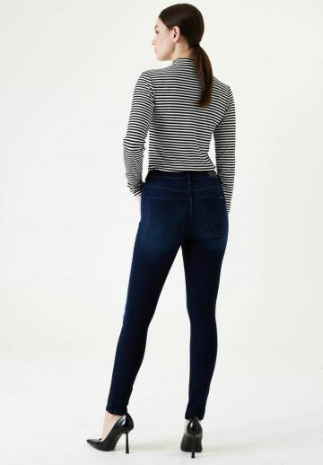 Узкие джинсы