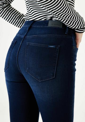 Узкие джинсы