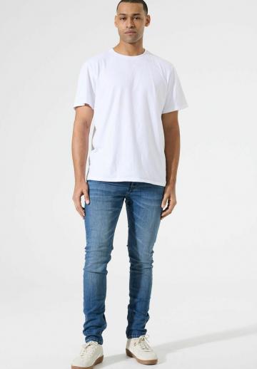 Узкие джинсы