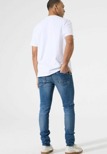 Узкие джинсы