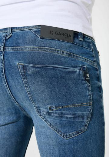 Узкие джинсы