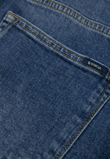 Короткие джинсы