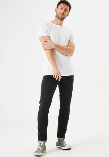 Узкие джинсы