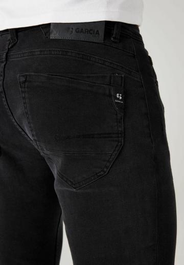 Узкие джинсы