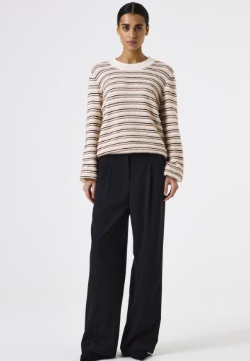 Пуловер в полоску