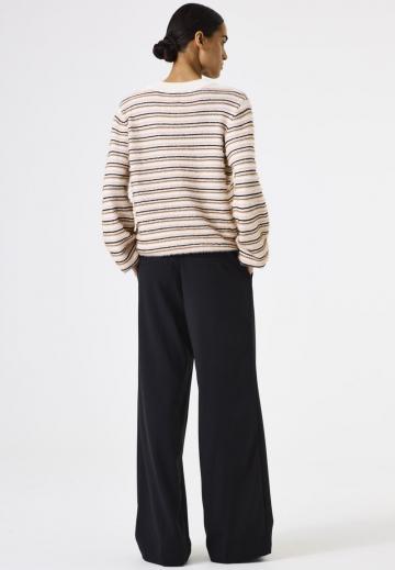 Пуловер в полоску