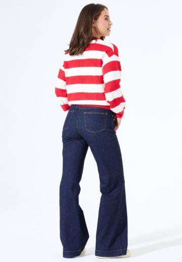 Пуловер в полоску