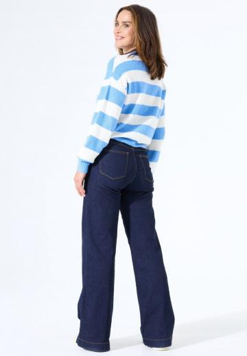 Пуловер в полоску