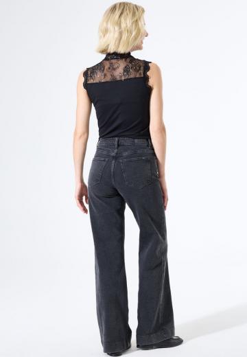 Блузка без рукавов