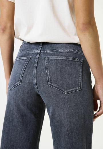 Клешеные джинсы