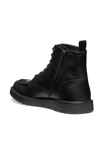 Ботинки на шнуровке
