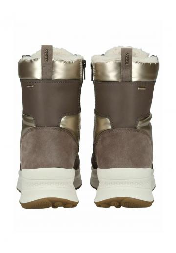 Сапожки на танкетке