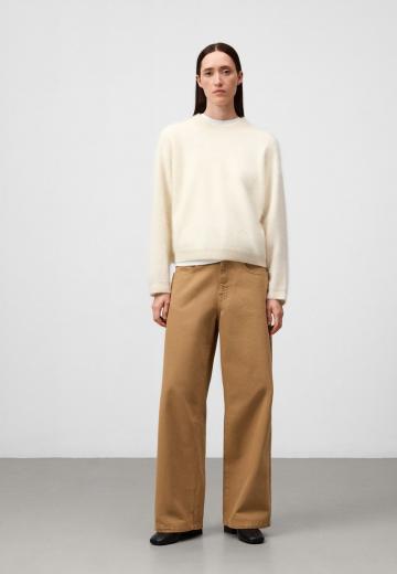 Клешеные джинсы