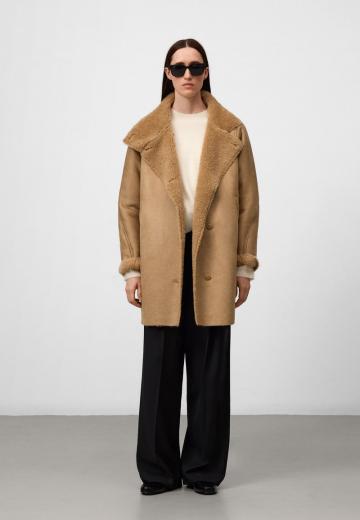 Короткое пальто