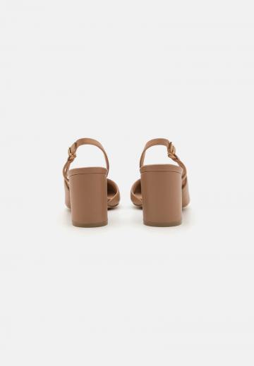 Туфли с ремешком