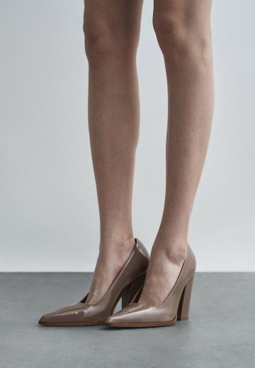 Туфли с высоким носом