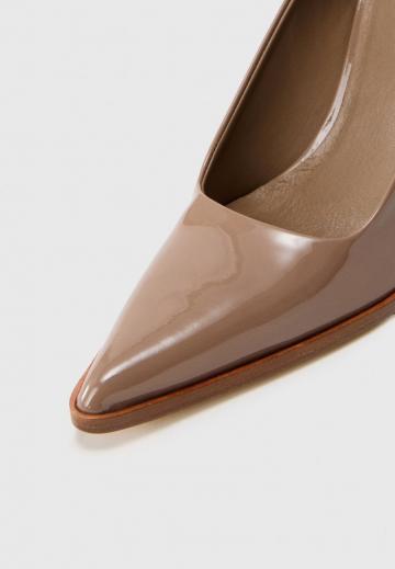 Туфли с высоким носом