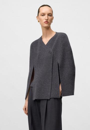 Вязаный жилет