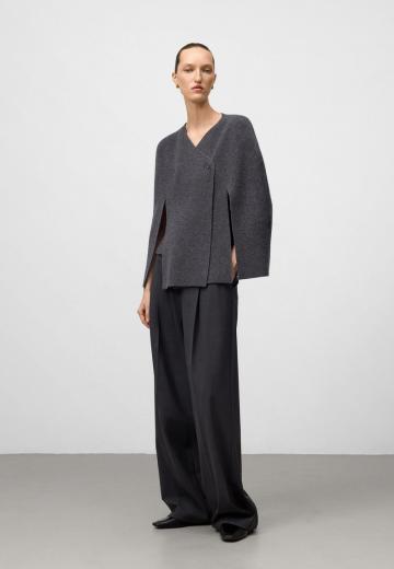 Вязаный жилет