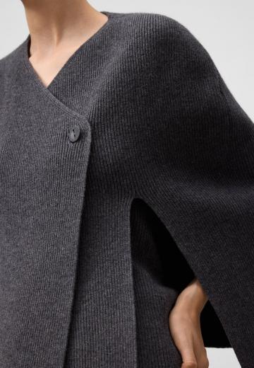 Вязаный жилет