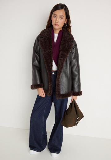 Пальто из искусственной кожи